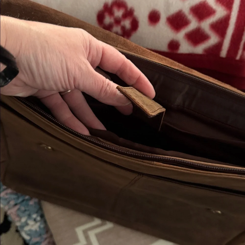 New Hand Crafted 100% Genuine naturally treated Leather Messenger & Laptop Bag